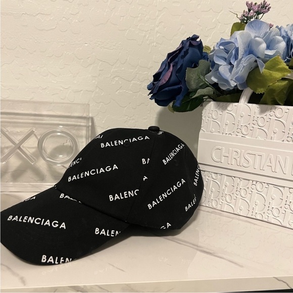 💥💥💥 FINAL SALE 💥💥💥Fashion designer inspired Black Logo Cap NWOT - Picture 3 of 8